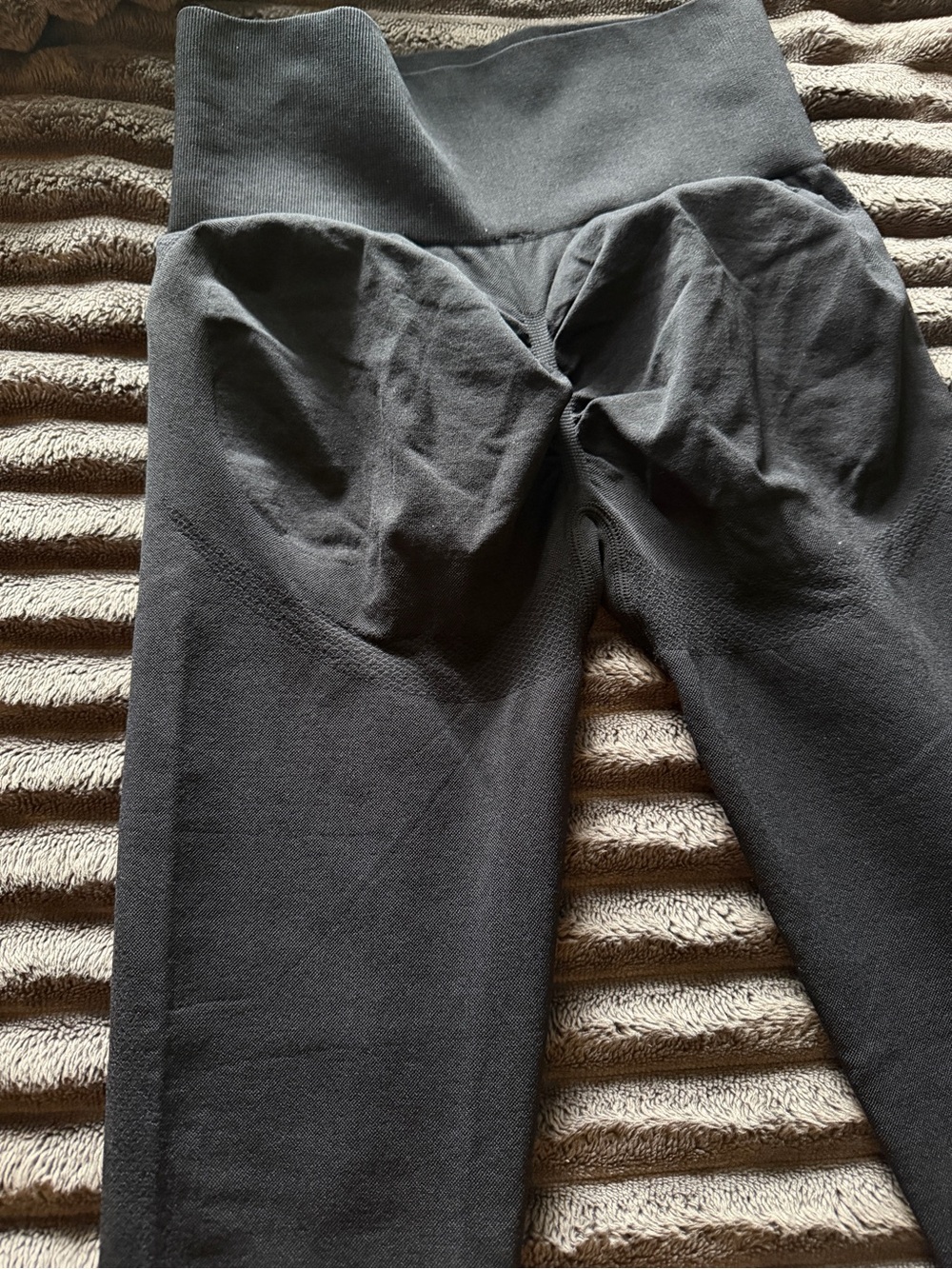 HALARA Black High-Rise Seamless Leggings with Butt Scrunch - Picture 6 of 8